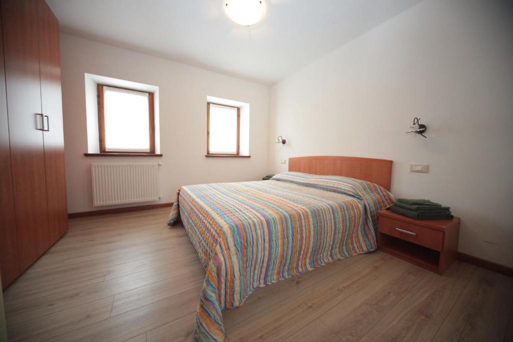 Postel nebo postele na pokoji v ubytování Albergo diffuso Valcellina e Val Vajont in Cimolais