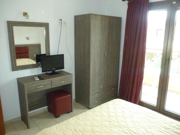 Telewizja i/lub zestaw kina domowego w obiekcie Gouvia House Luxury Apartments