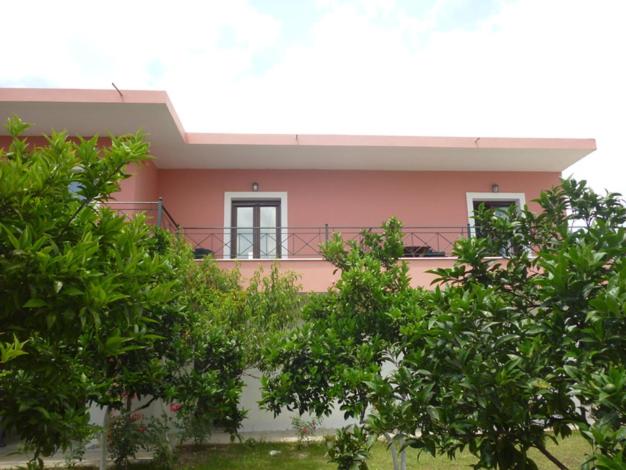 Vonkajšia záhrada v ubytovaní Gouvia House Luxury Apartments