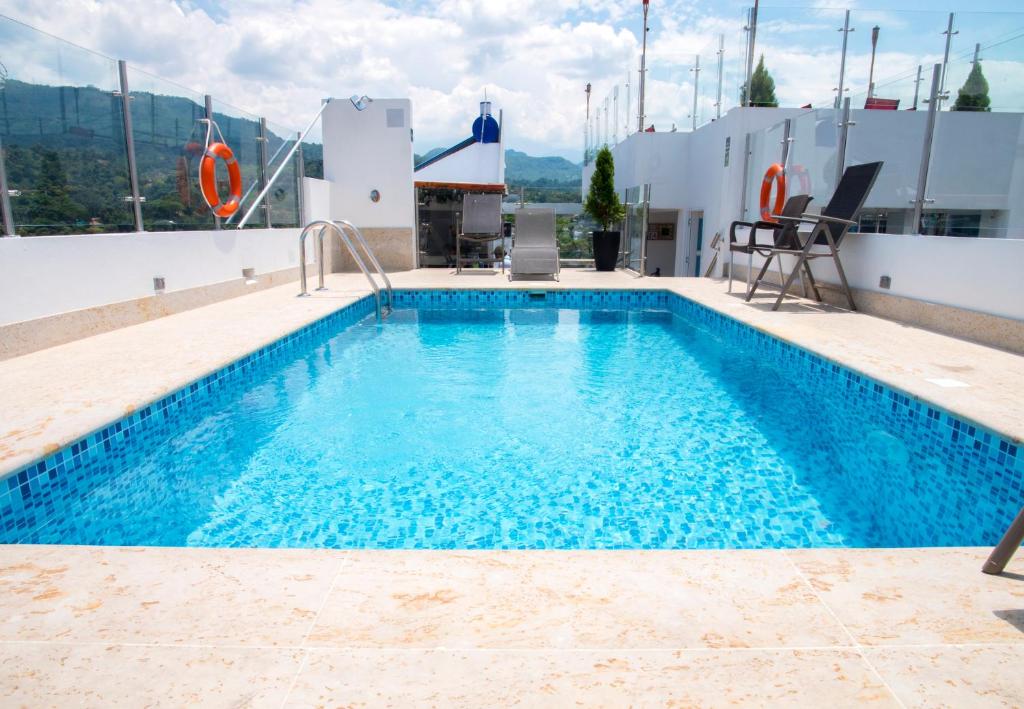 Bazén v ubytování Hotel Grand H&R nebo v jeho okolí