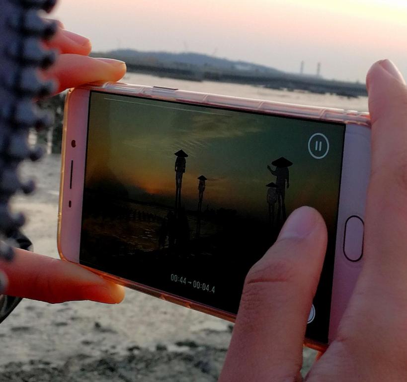 Východ nebo západ slunce při pohledu z hostelu nebo okolí
