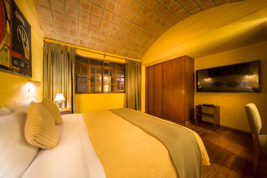 a bedroom with a large bed in a room at Casa de Baraybar in Lima