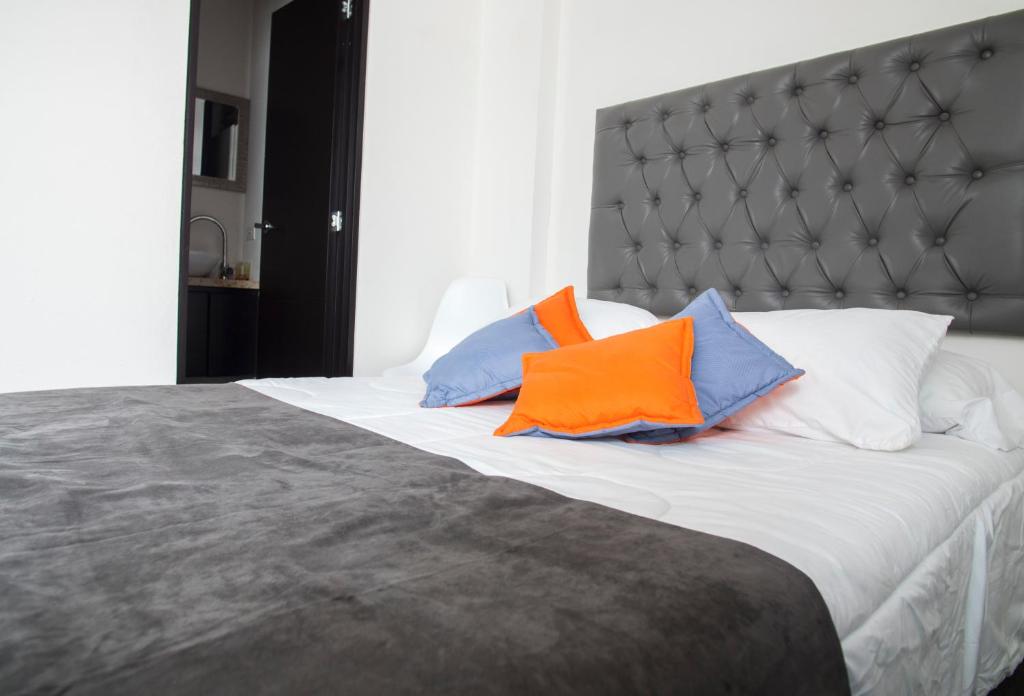 Postel nebo postele na pokoji v ubytování Hotel Grand H&R