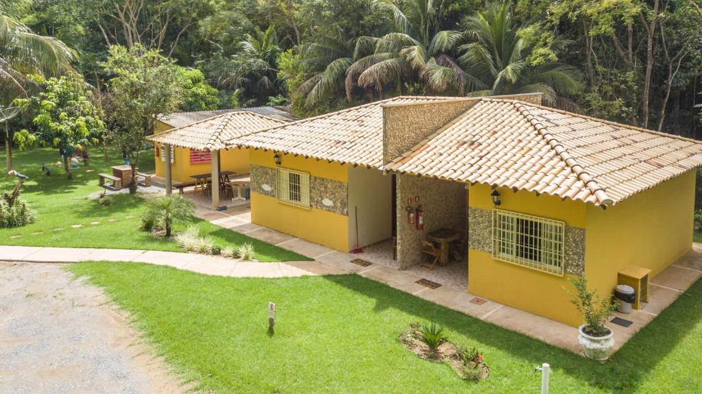 an aerial view of a yellow house at Recanto 3ELLL in Bodoquena