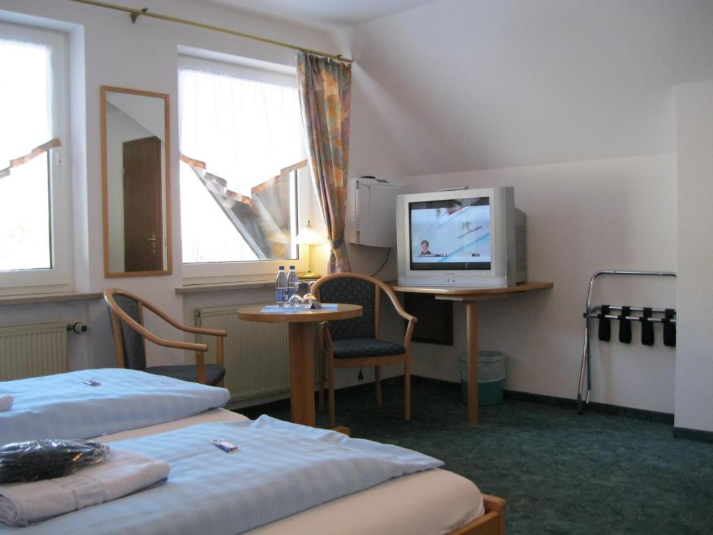 Postel nebo postele na pokoji v ubytování Tommes Gästehaus Zur Mühle