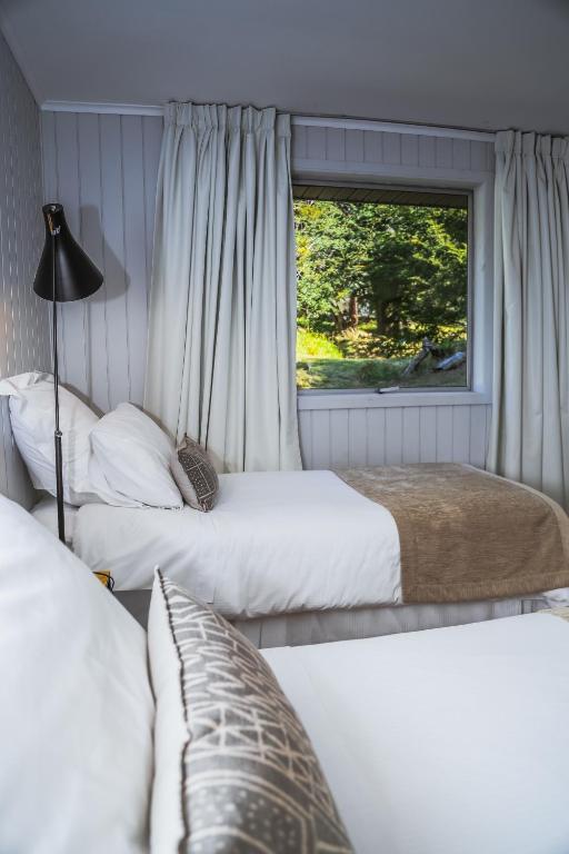 Postel nebo postele na pokoji v ubytování Hotel Lago Grey