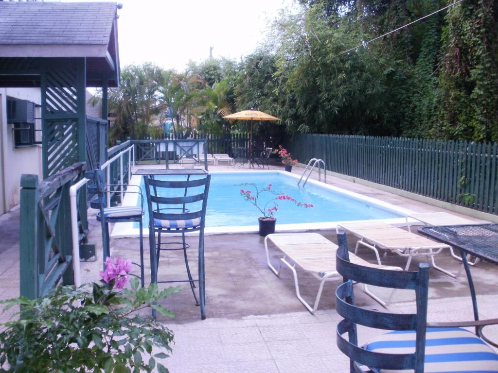 Bazén v ubytování Pineapple Court Hotel nebo v jeho okolí