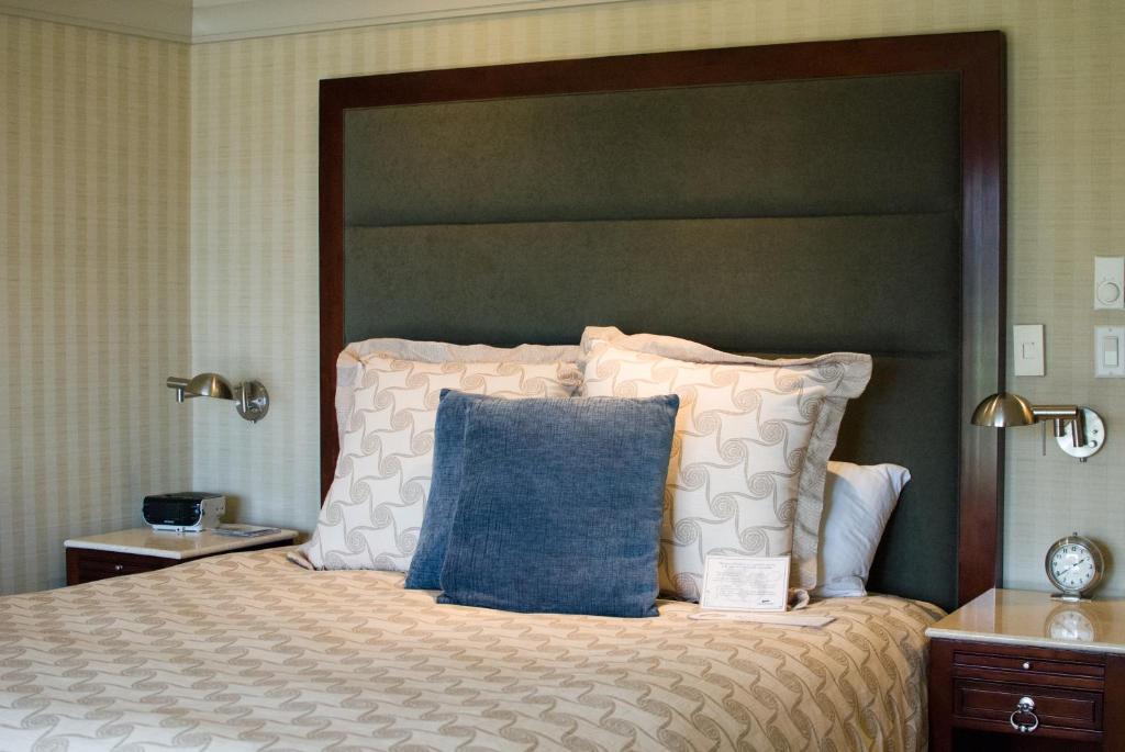 Monterey Bay Inn photo