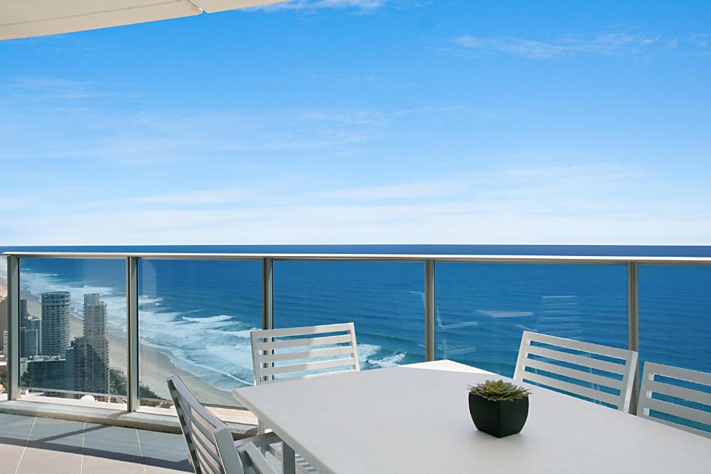 Gallery image of Number 1 H Residences - WiFi, Parking & More by Gold Coast Holidays in Gold Coast