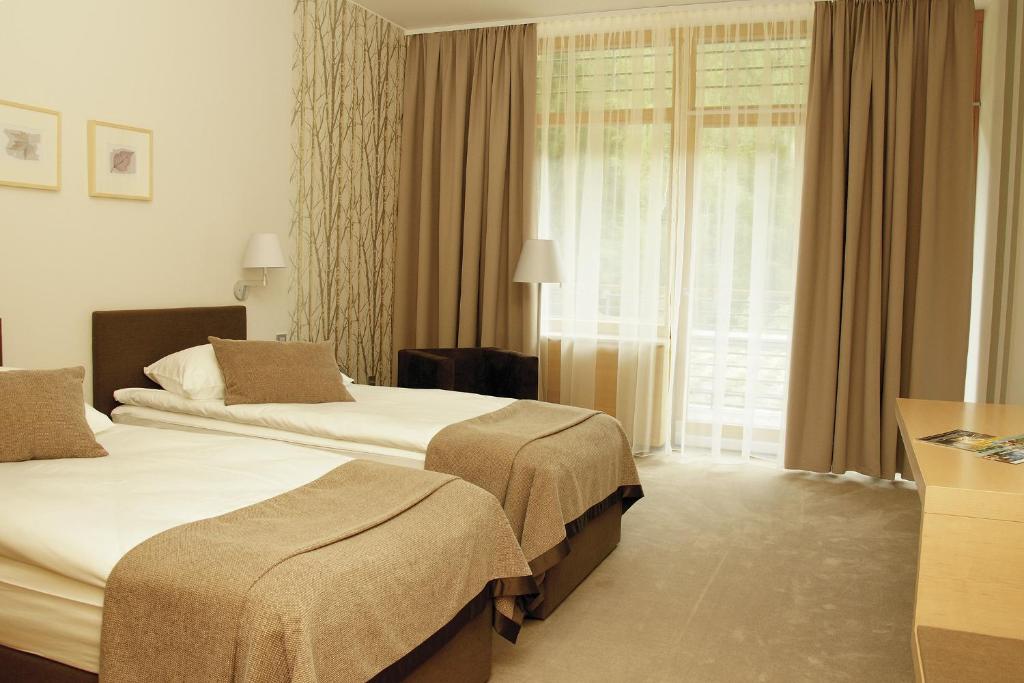 Een bed of bedden in een kamer bij Špik Alpine Resort