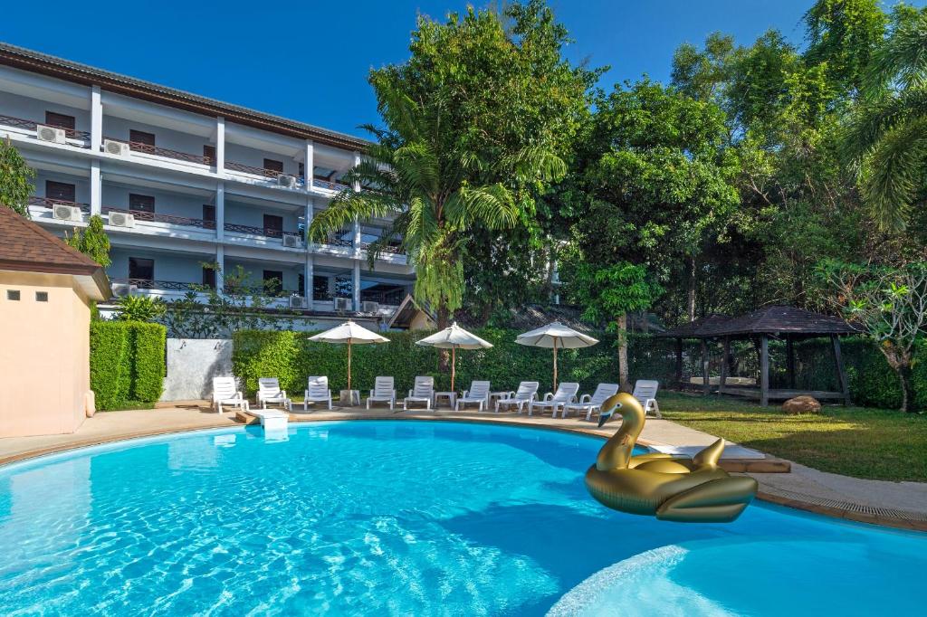 Bazén v ubytování Srisuksant Resort nebo v jeho okolí