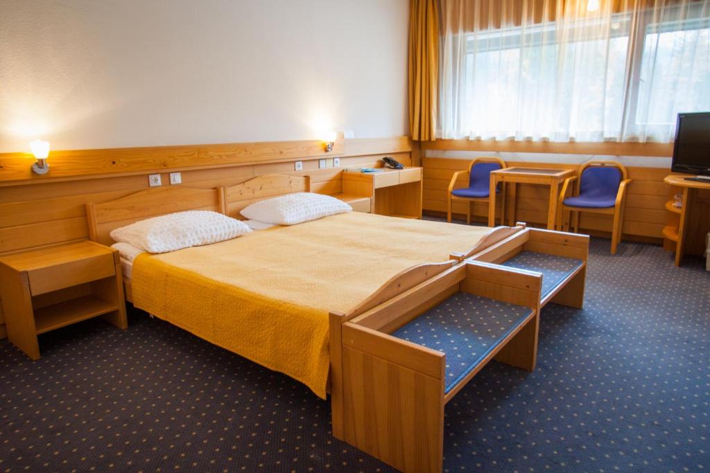 Ein Bett oder Betten in einem Zimmer der Unterkunft Hotel Špik