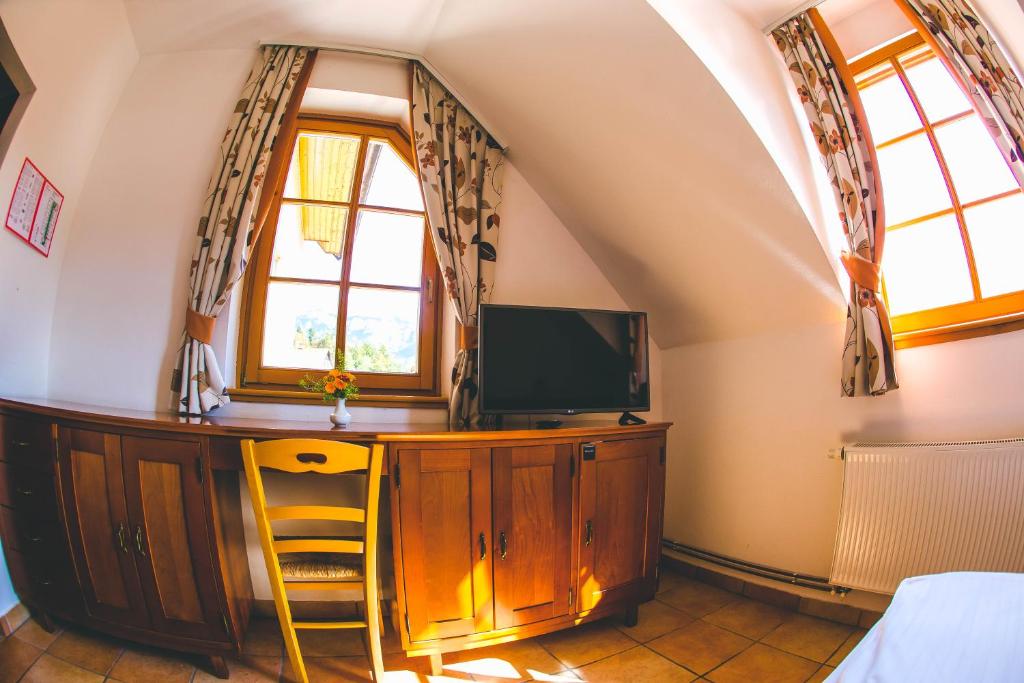 TV a/nebo společenská místnost v ubytování Hotel Kovac