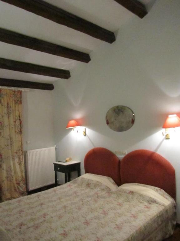 Postel nebo postele na pokoji v ubytování Levant Hotel