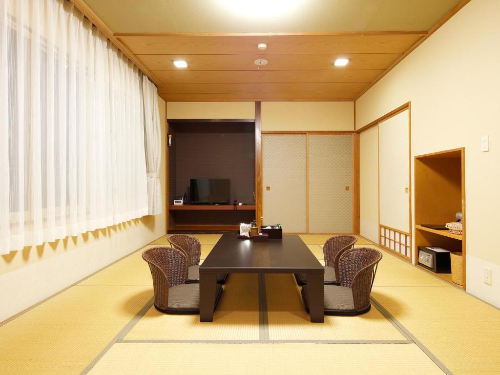 Yunokawa Onsen Emi Hakodateya - Vierfach Im Japanischen Stil Mit Eigenem Bad