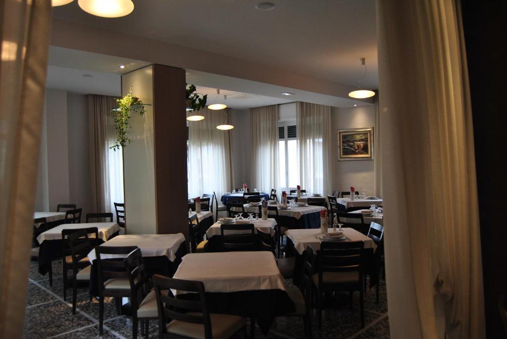 Restaurace v ubytování Hotel Villa Mon Toc