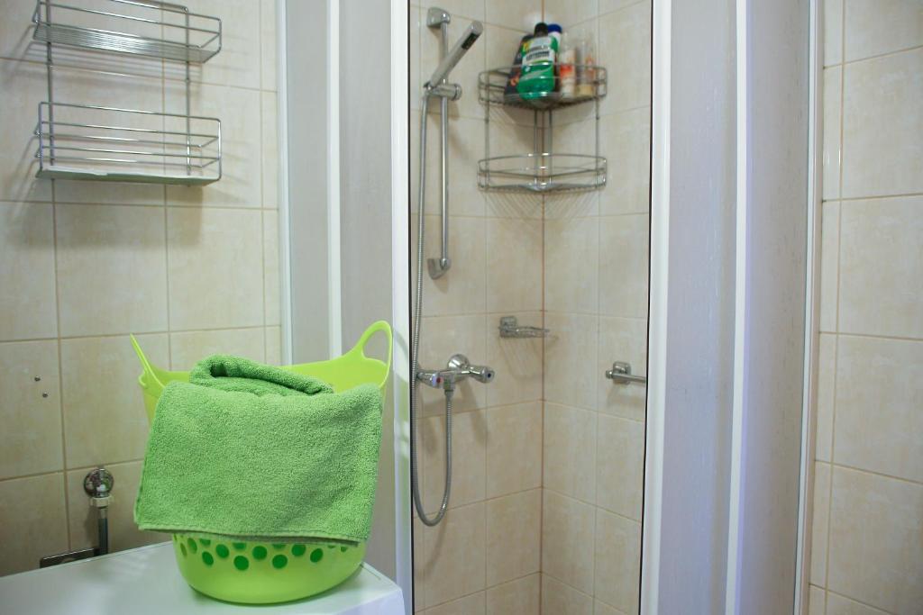 A bathroom at Lila Apartman