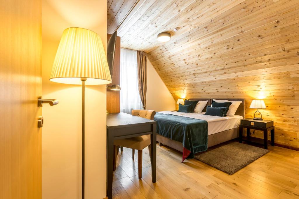 Posteľ alebo postele v izbe v ubytovaní Fenomen Plitvice Resort