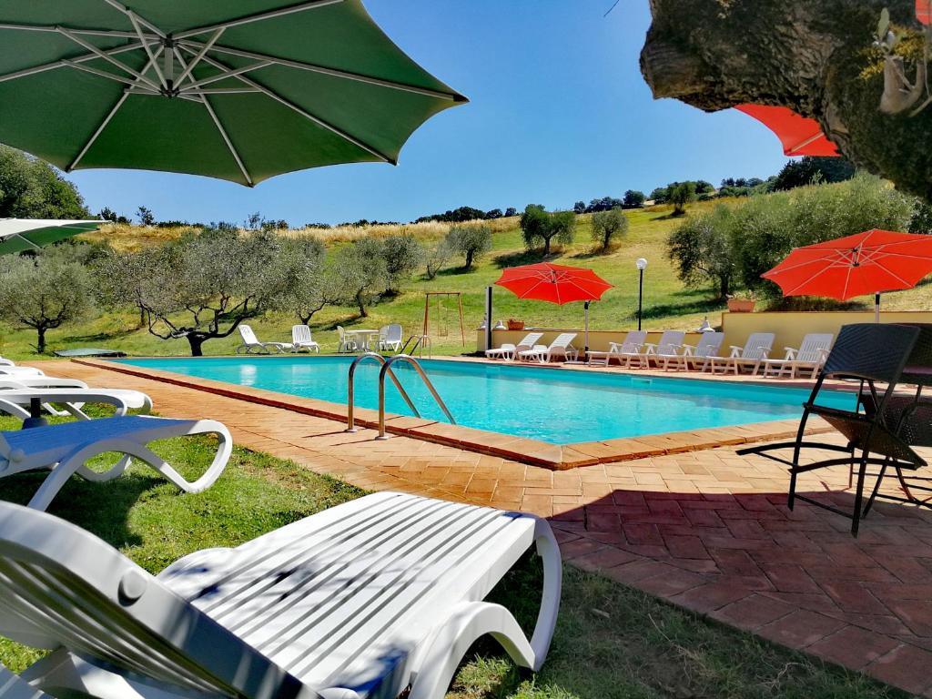 Bazén v ubytování Agriturismo Longetti nebo v jeho okolí