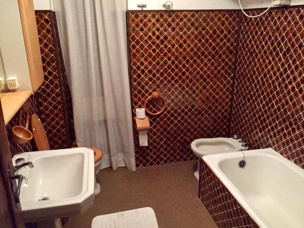 A bathroom at Alloggio a Sestriere fronte piste
