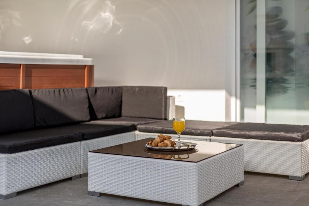 Posedenie v ubytovaní Sea Pearl Luxury Apartment