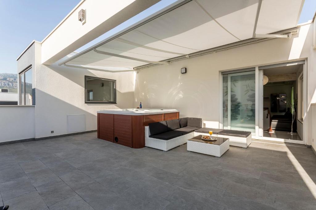 Balkón alebo terasa v ubytovaní Sea Pearl Luxury Apartment