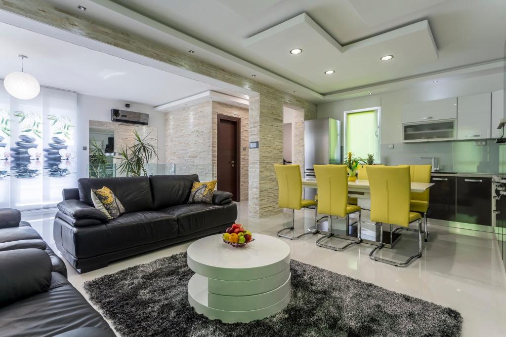 Posedenie v ubytovaní Sea Pearl Luxury Apartment