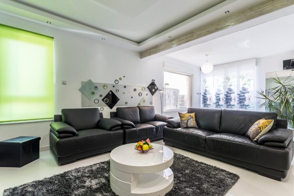 Posedenie v ubytovaní Sea Pearl Luxury Apartment