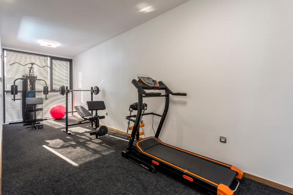 Posilňovňa alebo fitness centrum v ubytovaní Sea Pearl Luxury Apartment