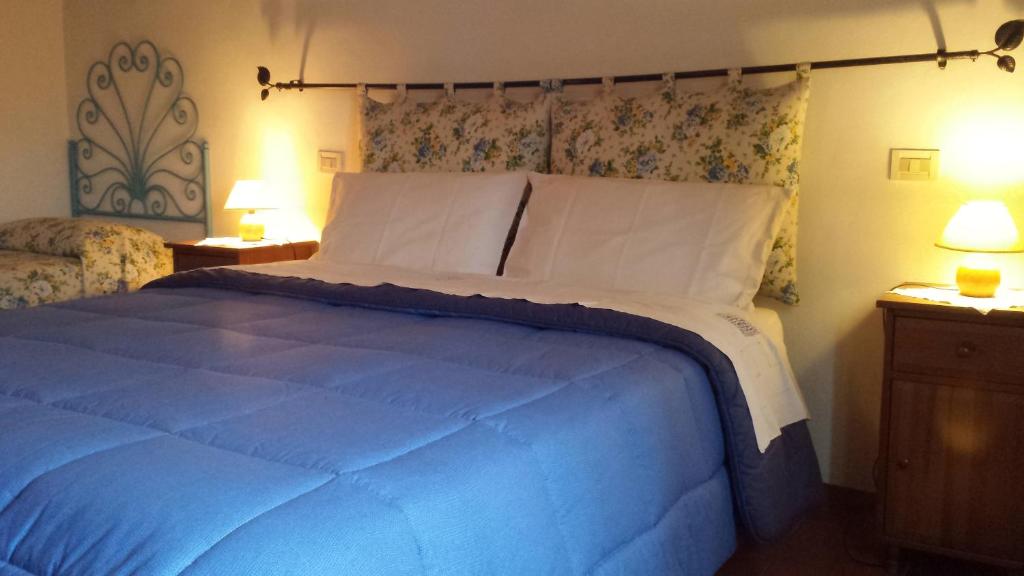 A bed or beds in a room at A Casa di Lizzy B&B