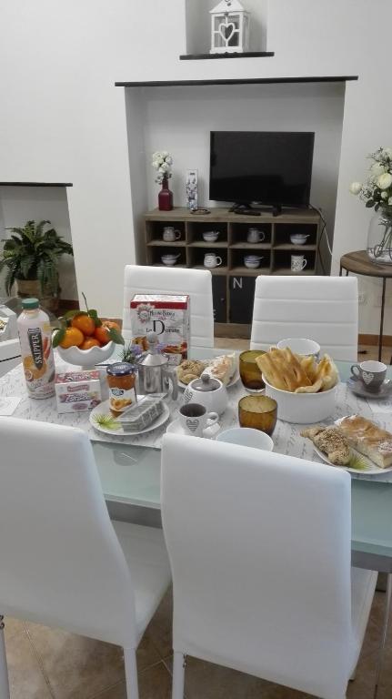 Makanan di atau berdekatan apartmen