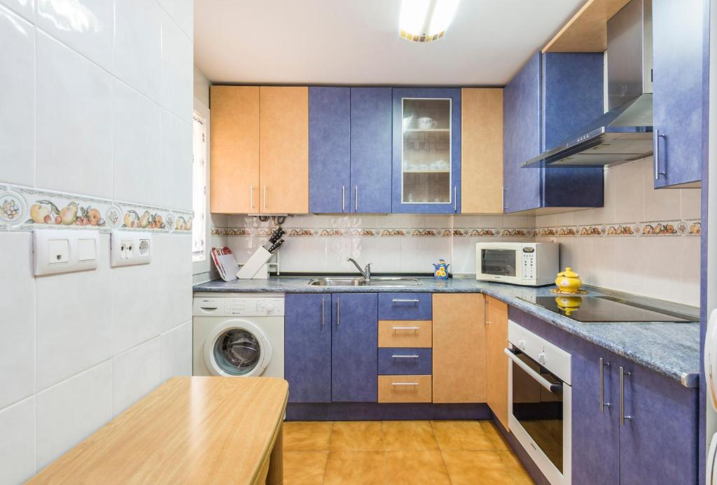 Kuchyň nebo kuchyňský kout v ubytování Apartamento Alaska 800 m de la Playa Parking Privado