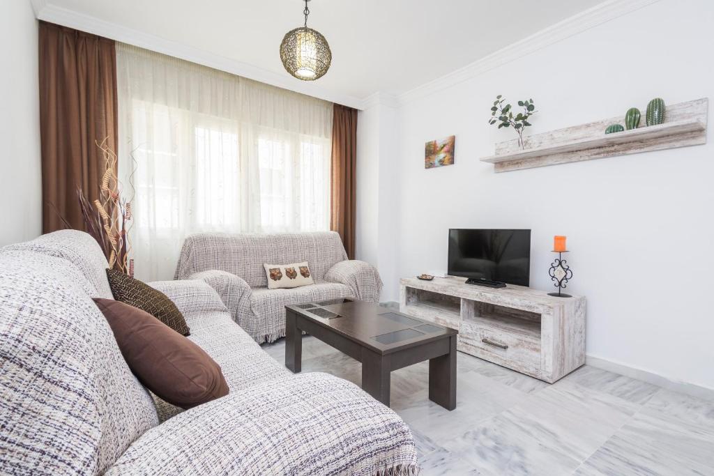 TV a/nebo společenská místnost v ubytování Apartamento Alaska 800 m de la Playa Parking Privado