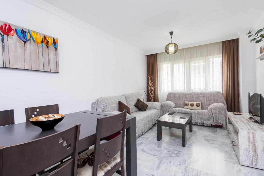 Posezení v ubytování Apartamento Alaska 800 m de la Playa Parking Privado