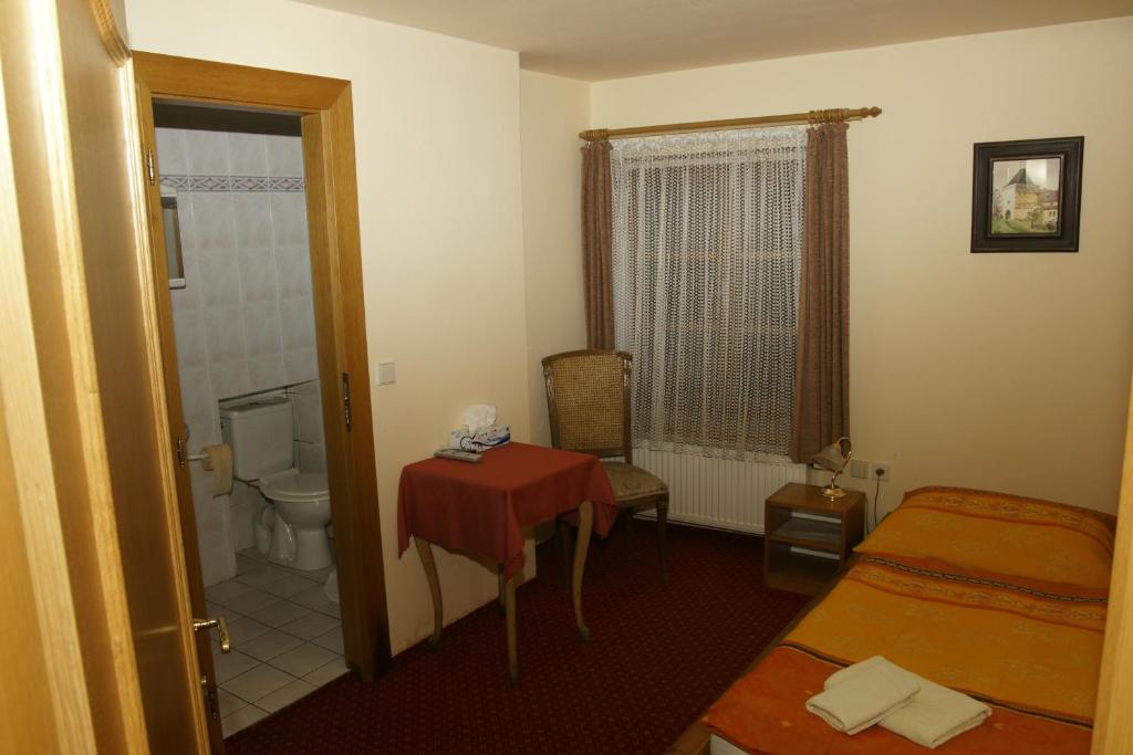 Postel nebo postele na pokoji v ubytování Hotel U Zlateho Andela