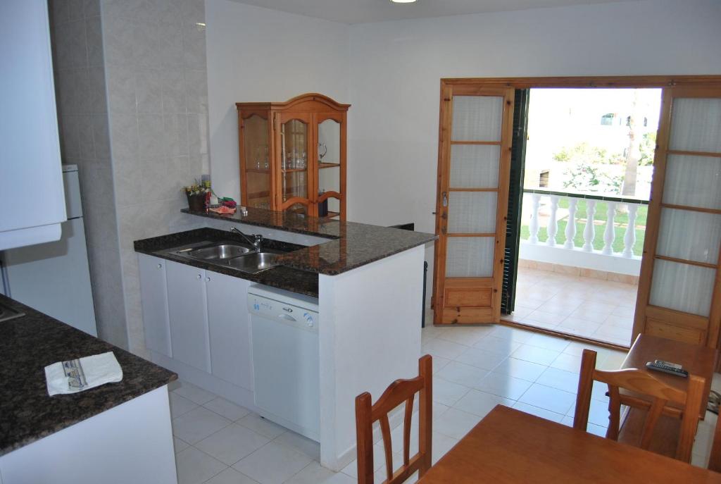 Apartamentos Jamaica, Fornells, Spain - Booking.com