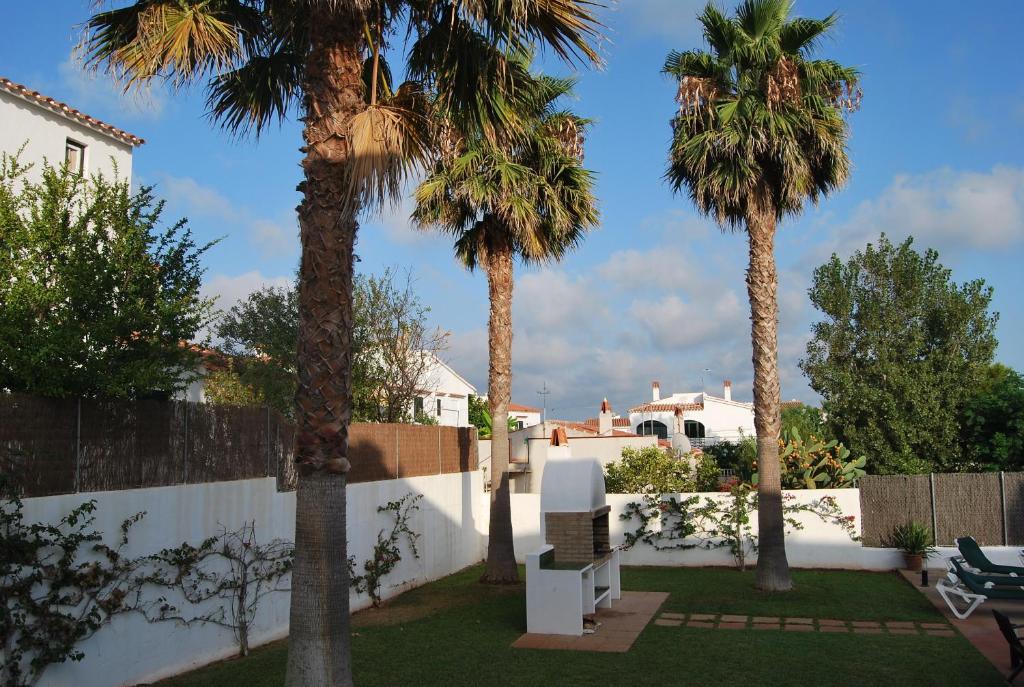 Apartamentos Jamaica, Fornells, Spain - Booking.com