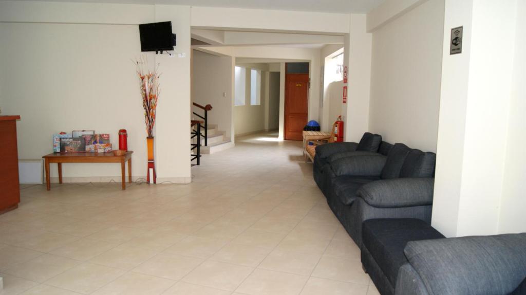 A seating area at Hostal Tambo Alto