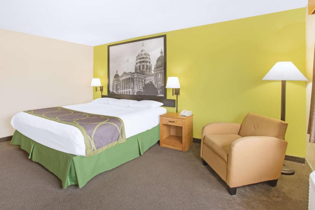 Super 8 by Wyndham Davenport - Suite Con Cama Extragrande - No Fumadores