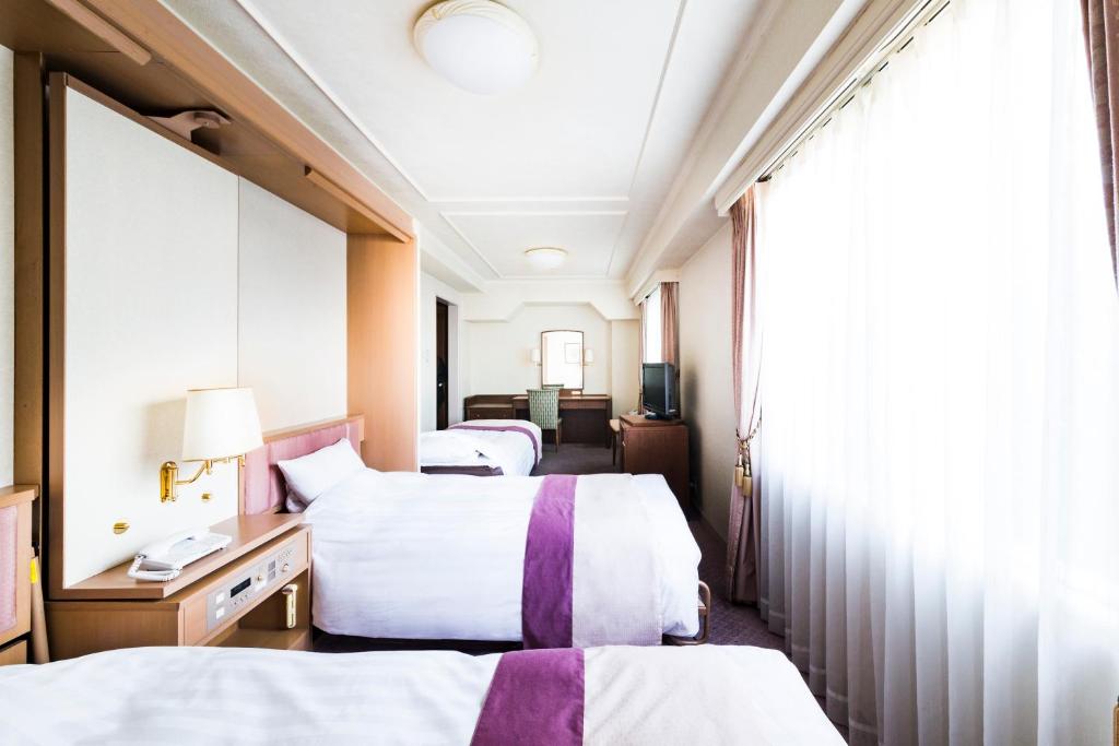 Postel nebo postele na pokoji v ubytování Senri Hankyu Hotel Osaka