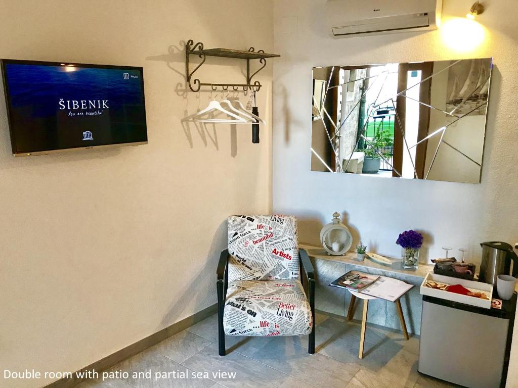 Televízia a/alebo spoločenská miestnosť v ubytovaní City Rooms Šibenik