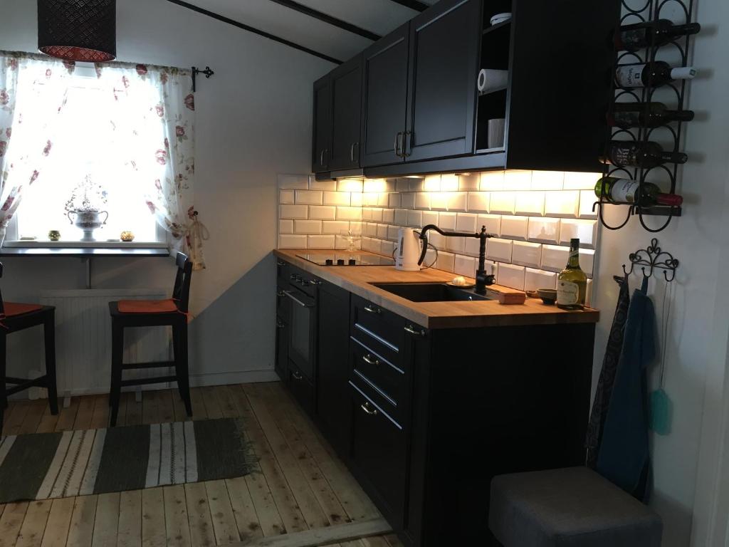 Kuchyň nebo kuchyňský kout v ubytování Tråvad Nybo Lilla huset