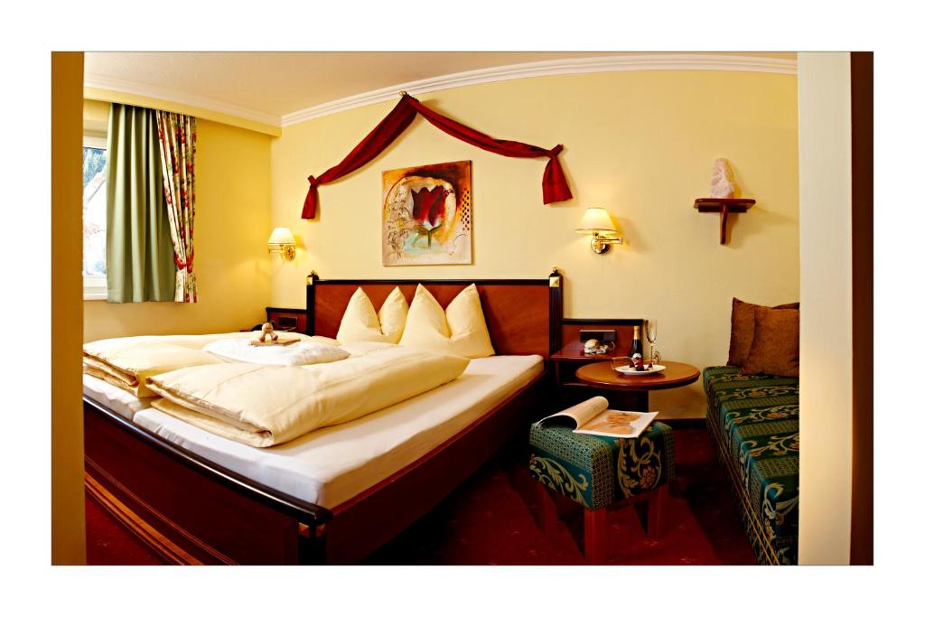 Postel nebo postele na pokoji v ubytování Hotel Kristall - Adults Only