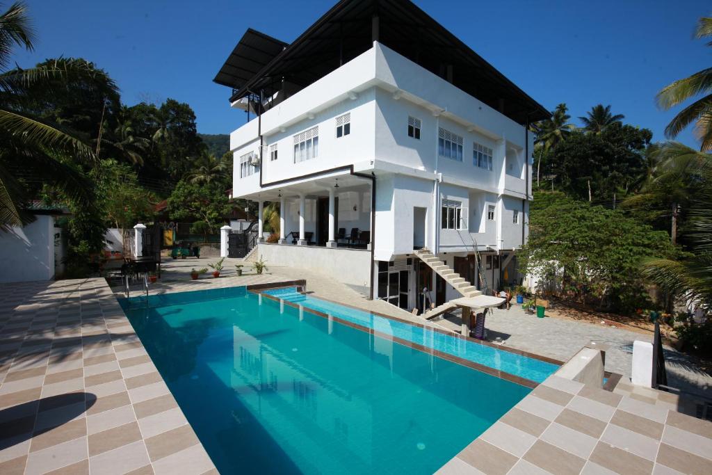 Bazén v ubytování Lavenro Hotel & Resort nebo v jeho okolí