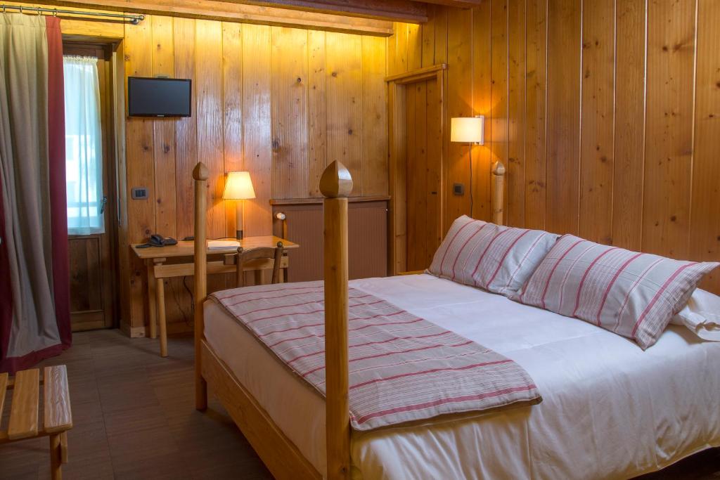 Postel nebo postele na pokoji v ubytování Albergo Ristorante Bucaneve
