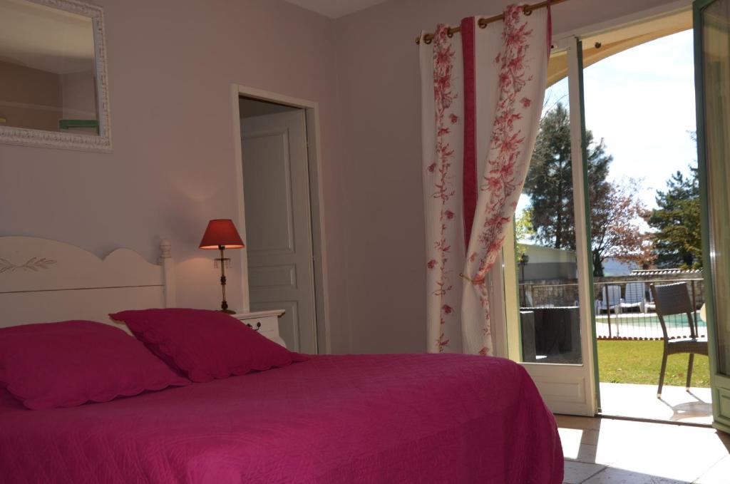 Postel nebo postele na pokoji v ubytování Hotel Restaurant Le Clos De Pradines