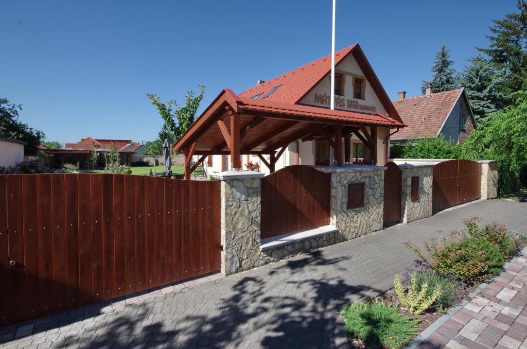 Mátyás Apartmanház 5700 Gyula, Mátyás király utca 25 kép - 1