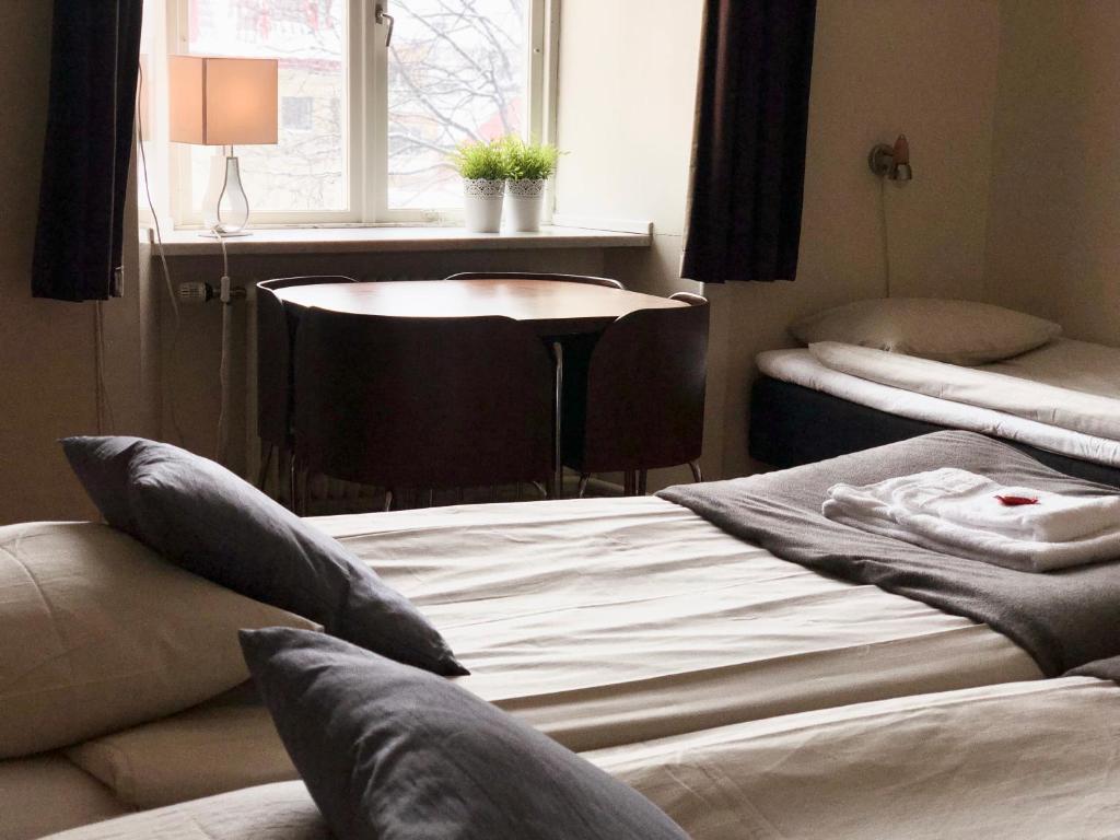 Postel nebo postele na pokoji v ubytování Järnvägshotellet