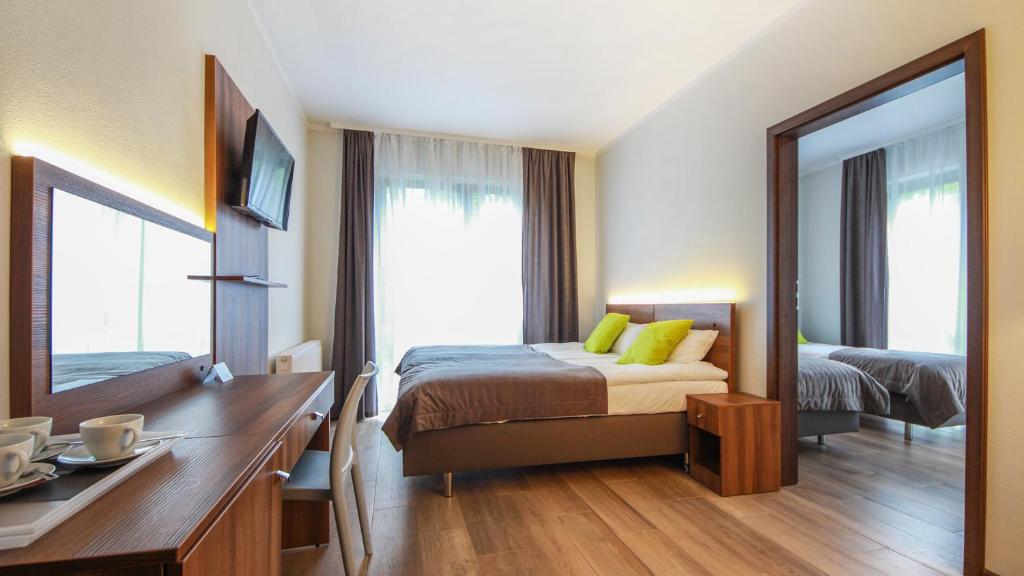 Bursztyn Park - Quadruple Room With Balcony