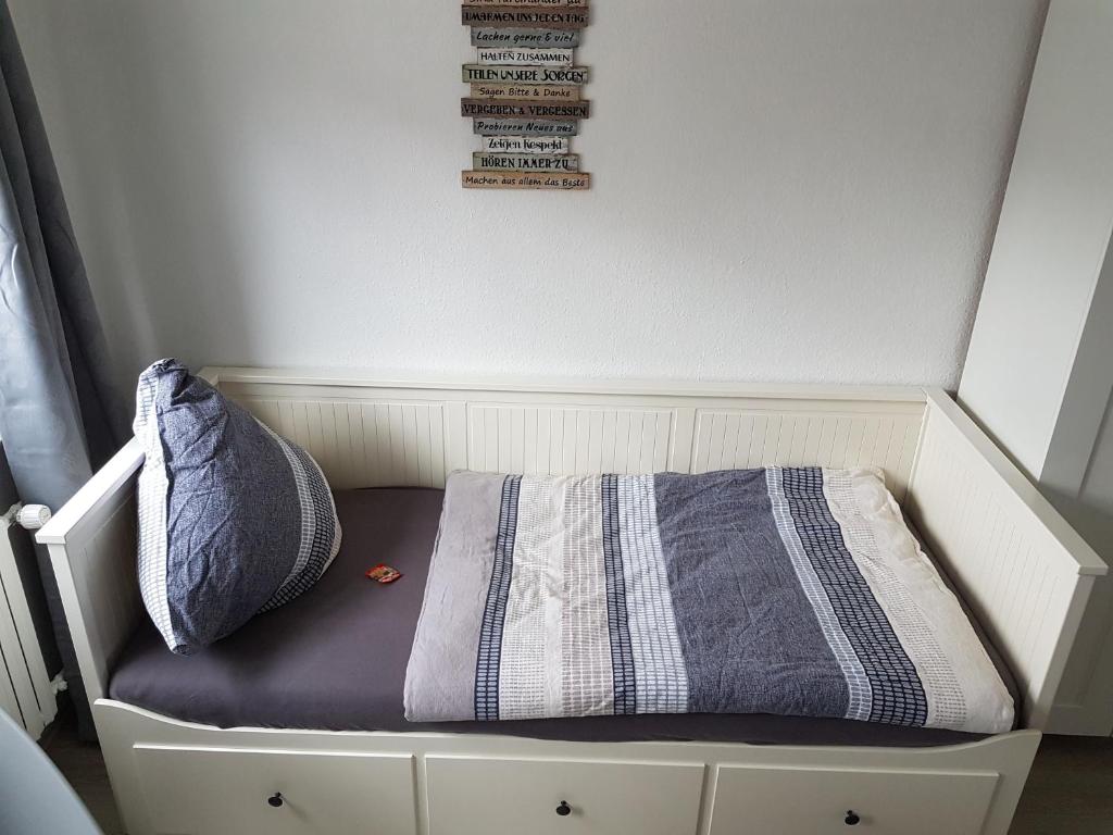 a crib with a blanket on it in a room at Ferienwohnung Veit in Essen
